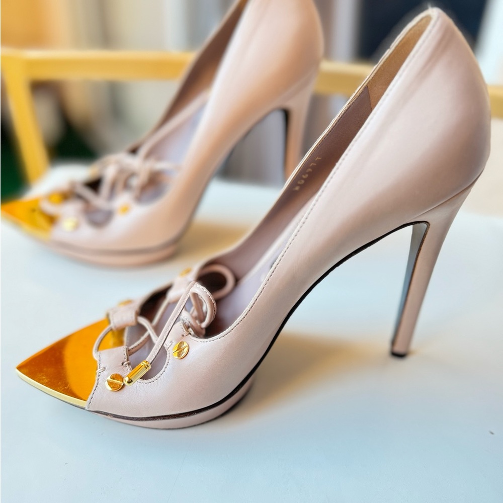 TOM FORD LEATHER HEELS  Elegant Gold and Cream High Heels